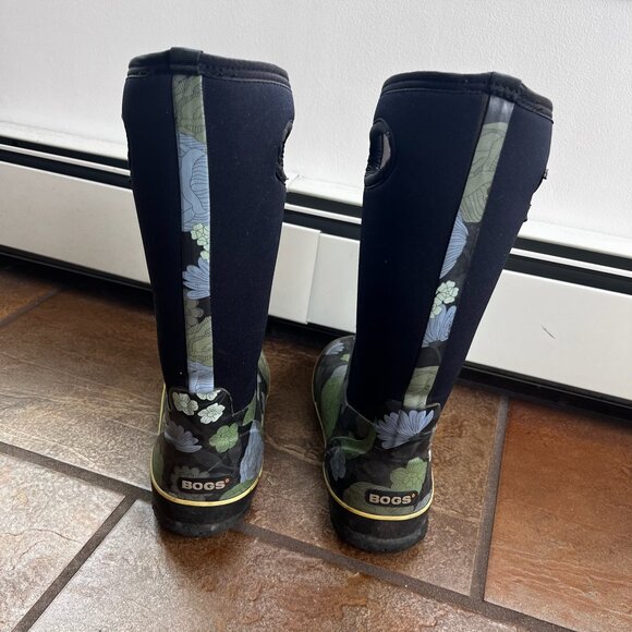 Bogs Floral Winter Boots - Picture 2 of 4
